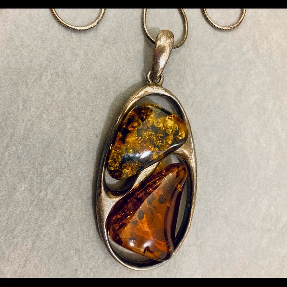 Amber pendant necklace - Picture 4 of 10